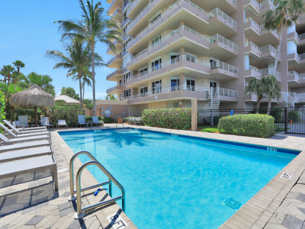 On Beach Vacation Condo Two Bedrooms in Marco Marco Island